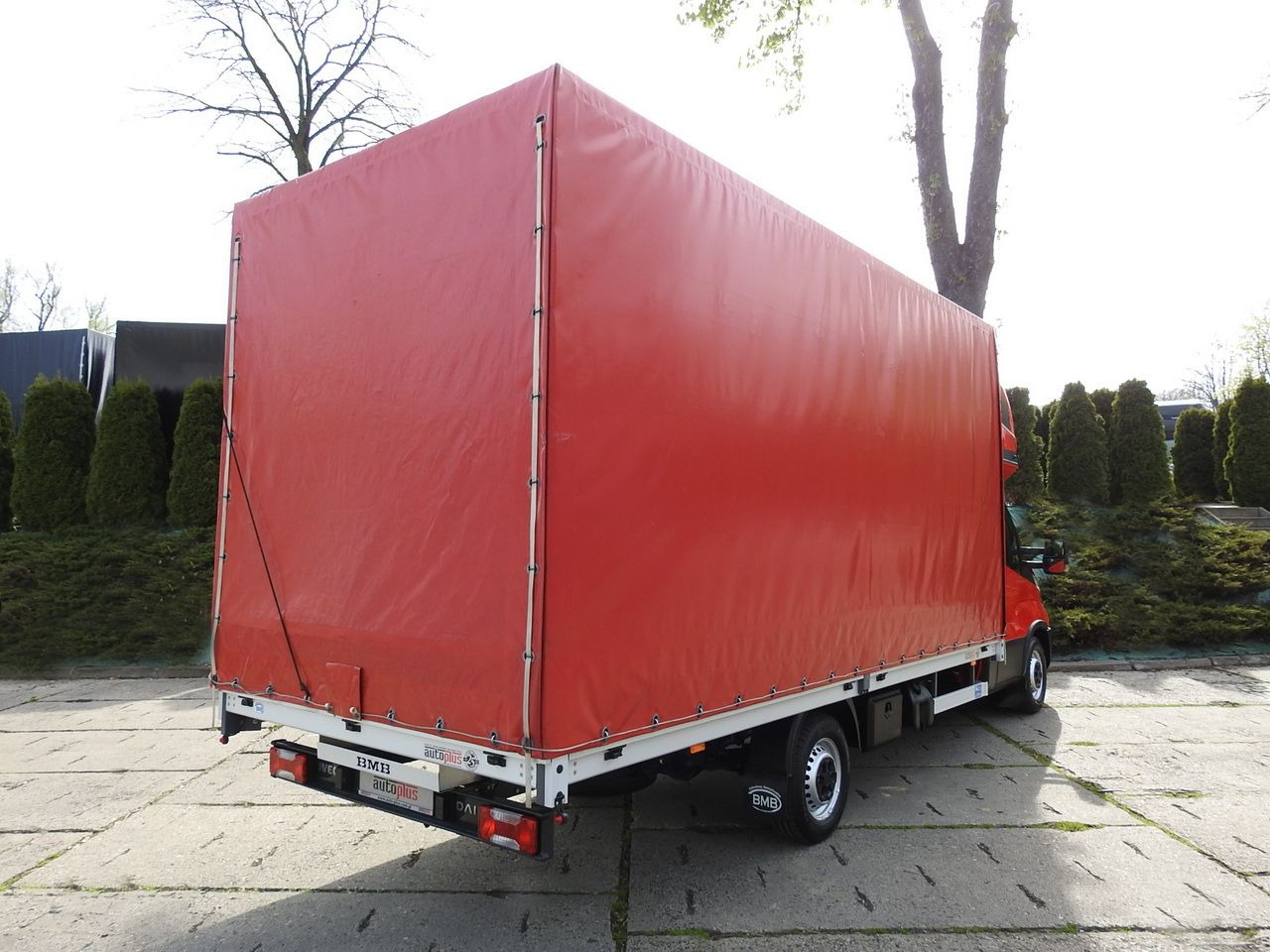 IVECO DAILY 35S18 TARPAULIN 10 PALLETS WEBASTO CRUISE CONTROL LED LIGHTS AIR CONDITIONING 180HP - Kamioncine me tendë: foto 3 IVECO DAILY 35S18 TARPAULIN 10 PALLETS WEBASTO CRUISE CONTROL LED LIGHTS AIR CONDITIONING 180HP - Kamioncine me tendë: foto 3