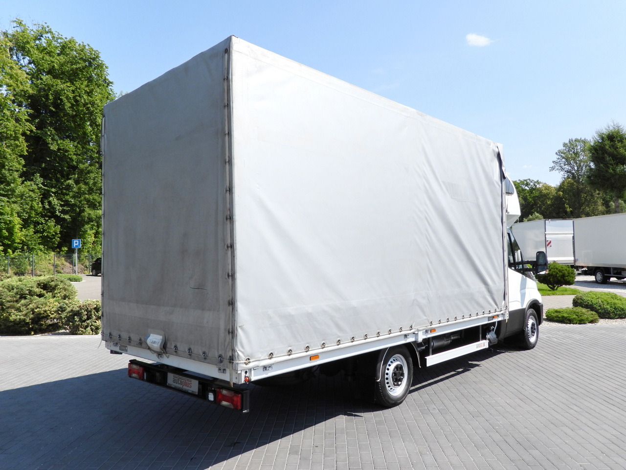 IVECO DAILY 35S18 TARPAULIN 10 PALLETS WEBASTO CRUISE CONTROL LED LIGHTS PNEUMATICS AIR CONDITIONING 180HP - Kamioncine me tendë: foto 3 IVECO DAILY 35S18 TARPAULIN 10 PALLETS WEBASTO CRUISE CONTROL LED LIGHTS PNEUMATICS AIR CONDITIONING 180HP - Kamioncine me tendë: foto 3