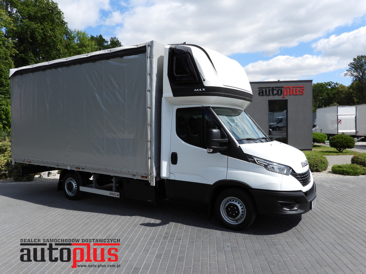 IVECO DAILY 35S18 TARPAULIN 10 PALLETS WEBASTO CRUISE CONTROL NAVIGATION LED LIGHTS AIR CONDITIONING 180HP - Kamioncine me tendë: foto 1 IVECO DAILY 35S18 TARPAULIN 10 PALLETS WEBASTO CRUISE CONTROL NAVIGATION LED LIGHTS AIR CONDITIONING 180HP - Kamioncine me tendë: foto 1