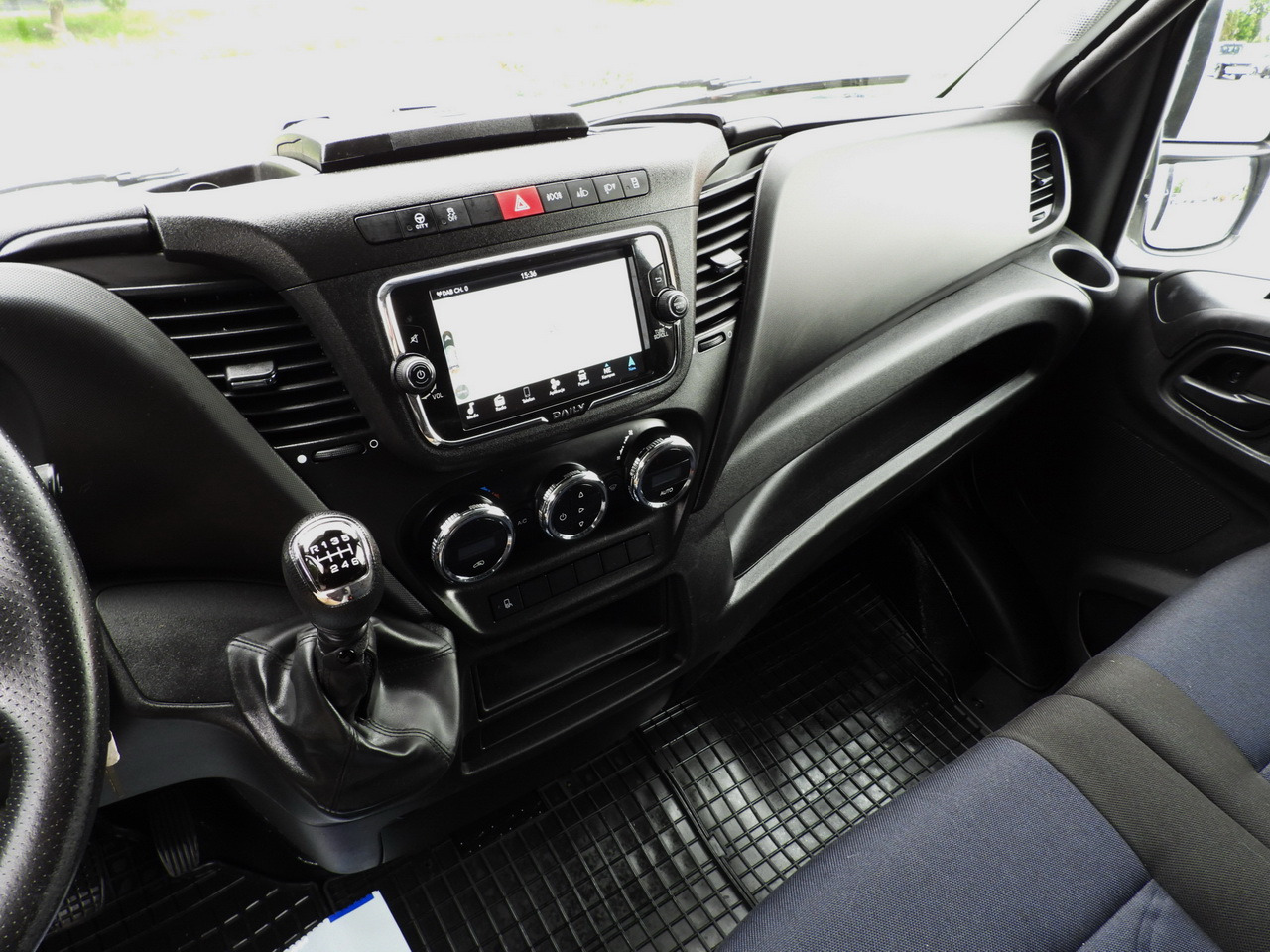 Kamioncine me tendë IVECO DAILY 35S18 TARPAULIN 10 PALLETS WEBASTO CRUISE CONTROL NAVIGATION LED LIGHTS AIR CONDITIONING  180HP: foto 43