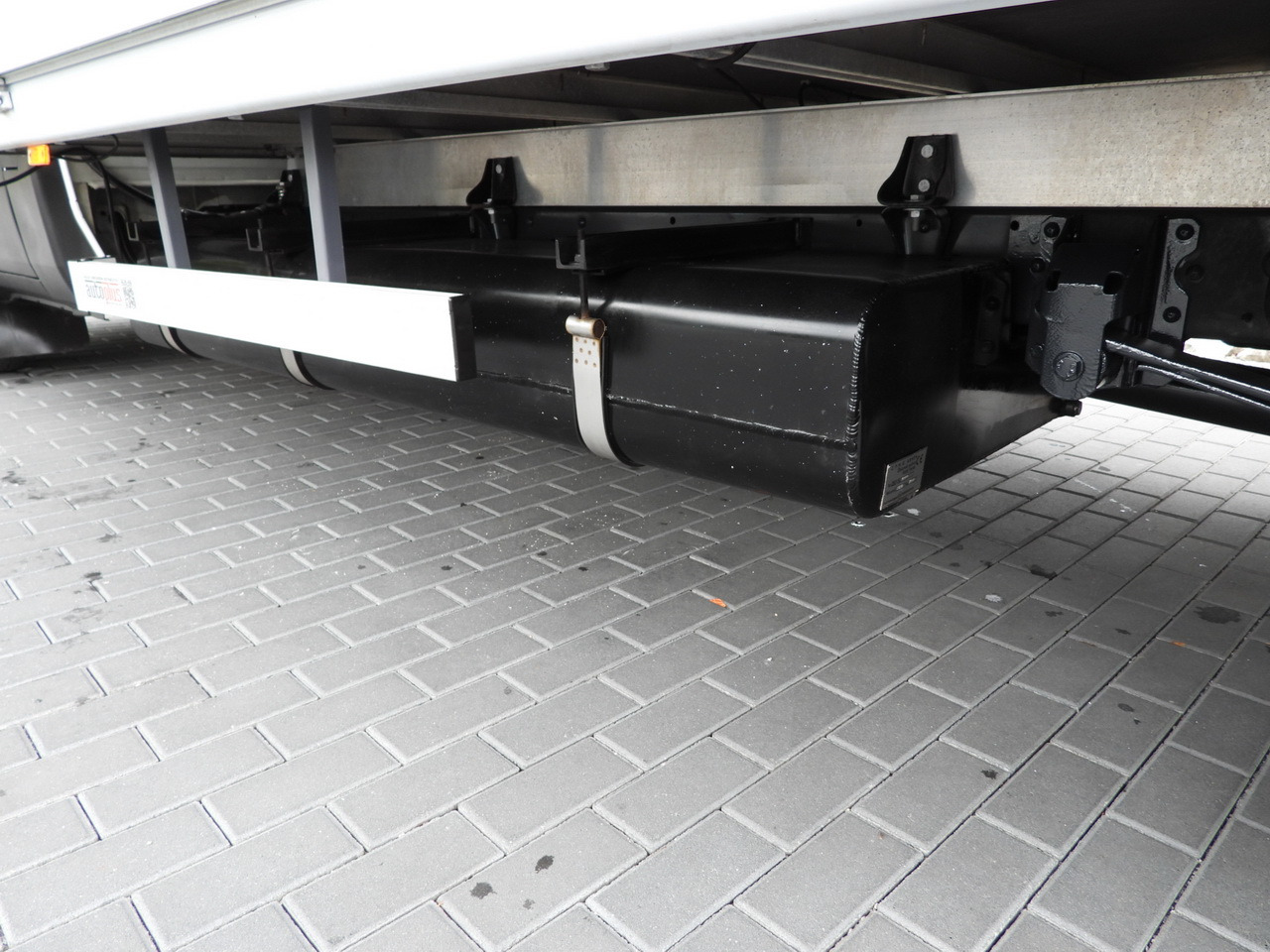 Kamioncine me tendë IVECO DAILY 35S18 TARPAULIN 10 PALLETS WEBASTO CRUISE CONTROL NAVIGATION LED LIGHTS AIR CONDITIONING  180HP: foto 17