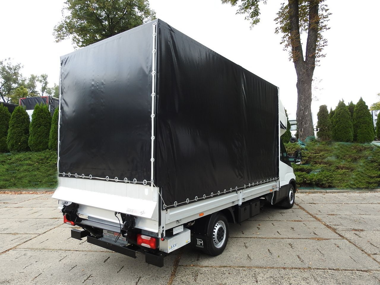 IVECO DAILY 35S18 TARPAULIN LIFT 8 PALLETS CRUISE CONTROL AIR CONDITIONING 180HP - Kamioncine me tendë: foto 3 IVECO DAILY 35S18 TARPAULIN LIFT 8 PALLETS CRUISE CONTROL AIR CONDITIONING 180HP - Kamioncine me tendë: foto 3