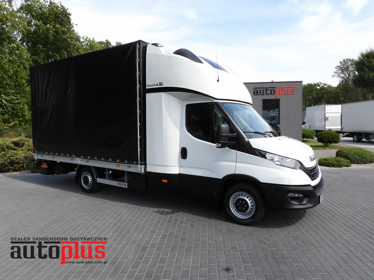 IVECO DAILY 35S18 TARPAULIN LIFT 8 PALLETS CRUISE CONTROL AIR CONDITIONING 180HP - Kamioncine me tendë: foto 1 IVECO DAILY 35S18 TARPAULIN LIFT 8 PALLETS CRUISE CONTROL AIR CONDITIONING 180HP - Kamioncine me tendë: foto 1