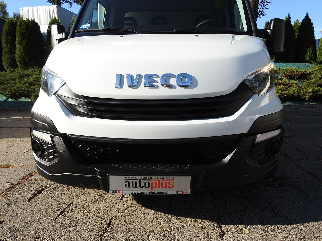 IVECO DAILY 35S18 TARPAULIN LIFT 8 PALLETS CRUISE CONTROL AIR CONDITIONING 180HP - Kamioncine me tendë: foto 5 IVECO DAILY 35S18 TARPAULIN LIFT 8 PALLETS CRUISE CONTROL AIR CONDITIONING 180HP - Kamioncine me tendë: foto 5