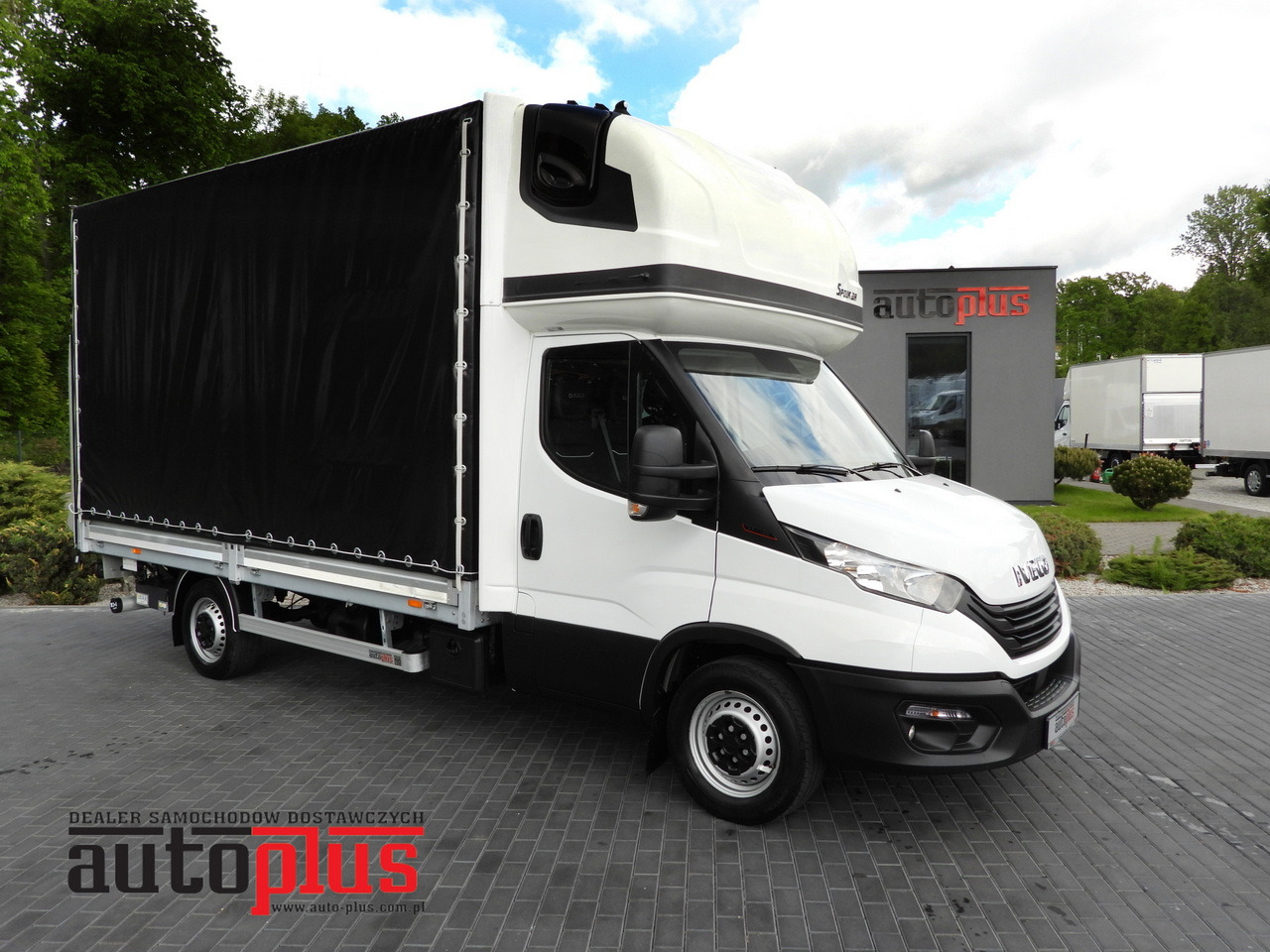 IVECO DAILY 35S18 TARPAULIN LIFT 8 PALLETS WEBASTO CRUISE CONTROL AIR CONDITIONING 180HP - Kamioncine me tendë: foto 1 IVECO DAILY 35S18 TARPAULIN LIFT 8 PALLETS WEBASTO CRUISE CONTROL AIR CONDITIONING 180HP - Kamioncine me tendë: foto 1