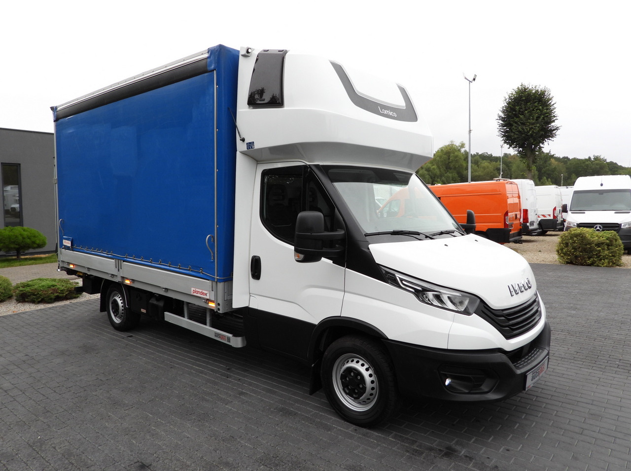 IVECO DAILY 35S18 TARPAULIN LIFT 8 PALLETS WEBASTO CRUISE CONTROL LED LIGHTS AIR CONDITIONING 180HP - Kamioncine me tendë: foto 4 IVECO DAILY 35S18 TARPAULIN LIFT 8 PALLETS WEBASTO CRUISE CONTROL LED LIGHTS AIR CONDITIONING 180HP - Kamioncine me tendë: foto 4