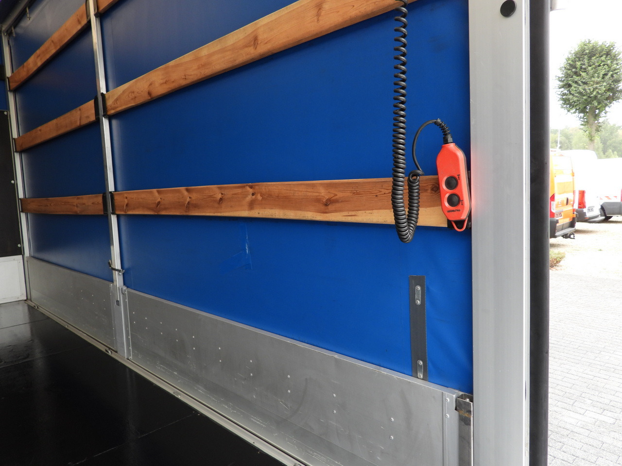Kamioncine me tendë IVECO DAILY 35S18 TARPAULIN LIFT 8 PALLETS WEBASTO CRUISE CONTROL LED LIGHTS AIR CONDITIONING  180HP: foto 24