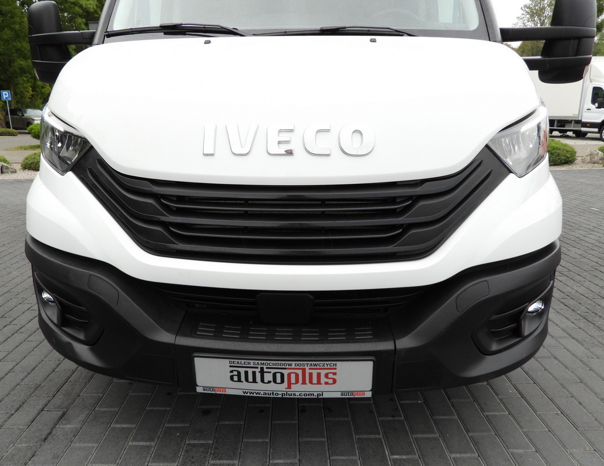 Kamioncine me tendë IVECO DAILY 35S18 TARPAULIN LIFT 8 PALLETS WEBASTO CRUISE CONTROL LED LIGHTS AIR CONDITIONING  180HP: foto 15