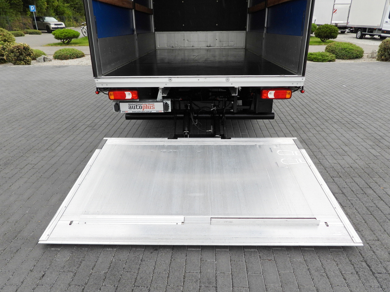Kamioncine me tendë IVECO DAILY 35S18 TARPAULIN LIFT 8 PALLETS WEBASTO CRUISE CONTROL LED LIGHTS AIR CONDITIONING  180HP: foto 25