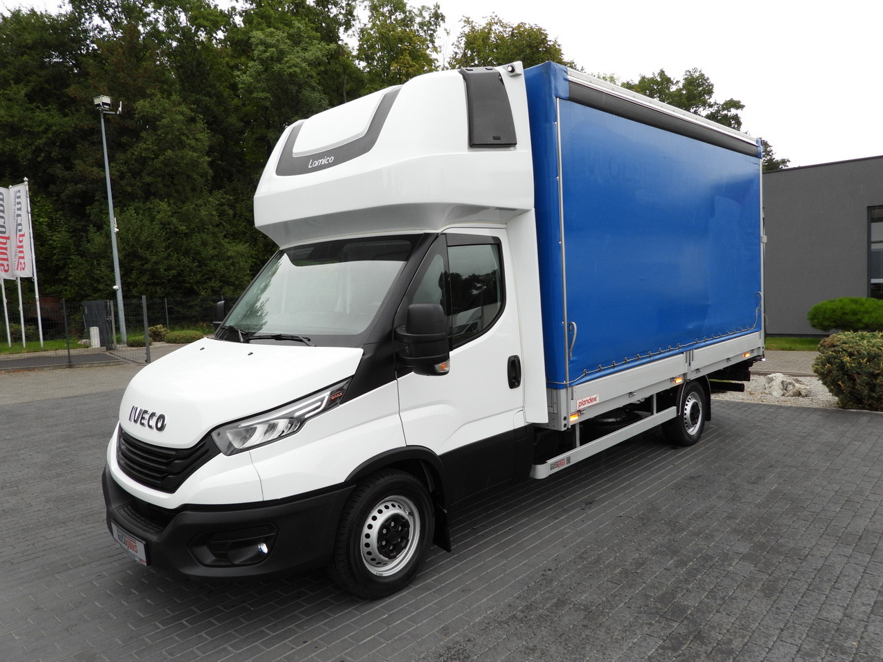 Kamioncine me tendë IVECO DAILY 35S18 TARPAULIN LIFT 8 PALLETS WEBASTO CRUISE CONTROL LED LIGHTS AIR CONDITIONING  180HP: foto 6