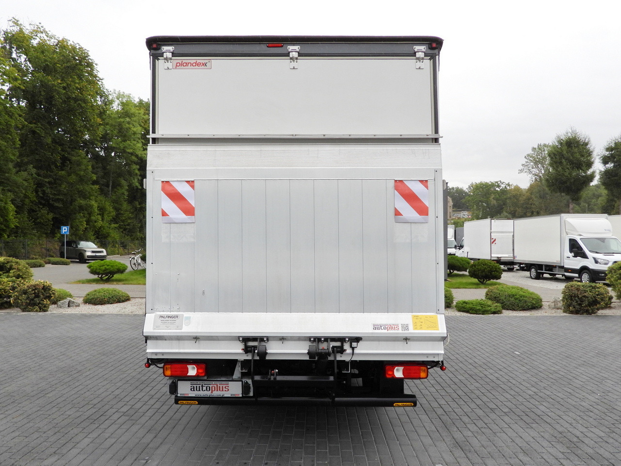 Kamioncine me tendë IVECO DAILY 35S18 TARPAULIN LIFT 8 PALLETS WEBASTO CRUISE CONTROL LED LIGHTS AIR CONDITIONING  180HP: foto 11