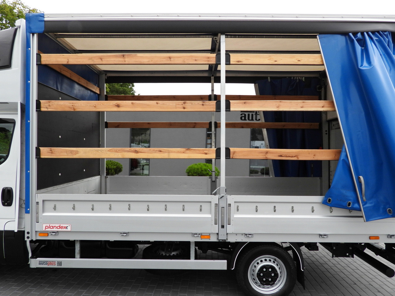 Kamioncine me tendë IVECO DAILY 35S18 TARPAULIN LIFT 8 PALLETS WEBASTO CRUISE CONTROL LED LIGHTS AIR CONDITIONING  180HP: foto 28