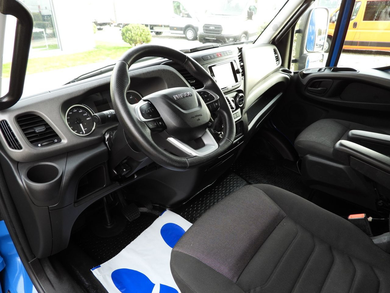 IVECO DAILY 35S21 TARPAULIN 10 PALLETS WEBASTO CRUISE CONTROL NAVIGATION LED LIGHTS AUTOMATIC TRANSMISSION HI-MATIC AIR CONDITIONING 210HP - Kamioncine me tendë: foto 2 IVECO DAILY 35S21 TARPAULIN 10 PALLETS WEBASTO CRUISE CONTROL NAVIGATION LED LIGHTS AUTOMATIC TRANSMISSION HI-MATIC AIR CONDITIONING 210HP - Kamioncine me tendë: foto 2