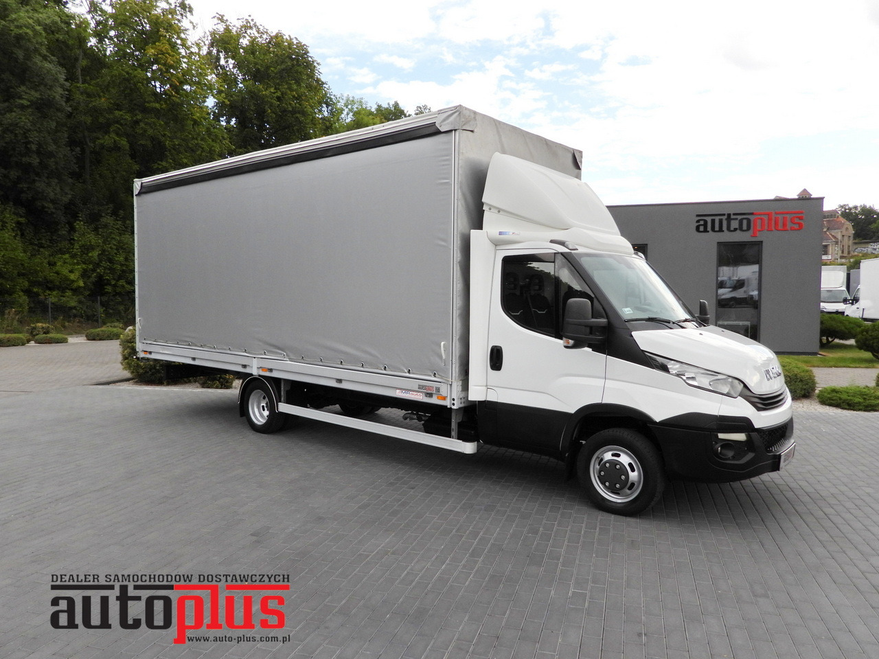 IVECO DAILY 50C15 TARPAULIN 12 PALLETS CRUISE CONTROL TWIN WHEELS AIR CONDITIONING 150HP - Kamioncine me tendë: foto 1 IVECO DAILY 50C15 TARPAULIN 12 PALLETS CRUISE CONTROL TWIN WHEELS AIR CONDITIONING 150HP - Kamioncine me tendë: foto 1