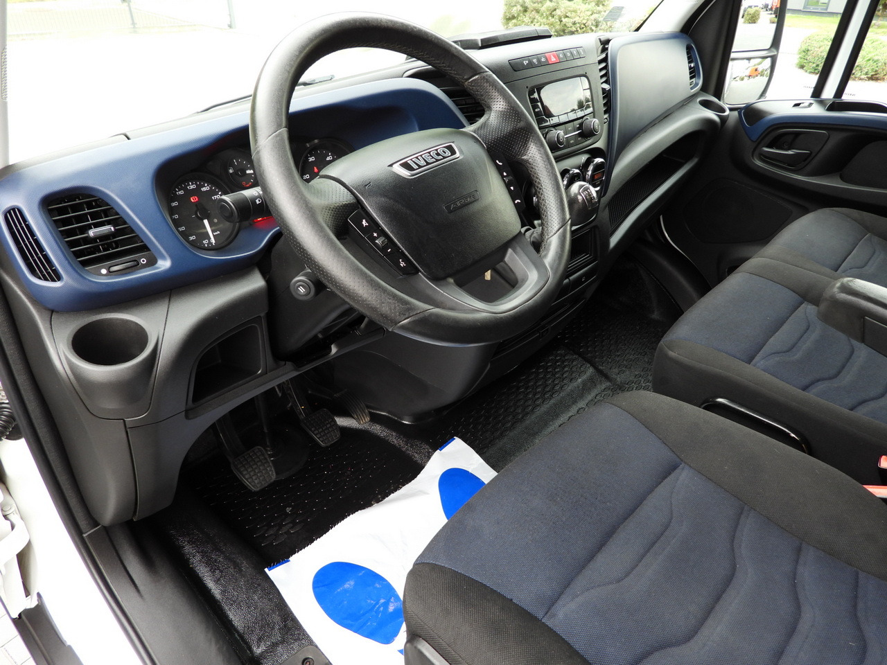 IVECO DAILY 50C15 TARPAULIN 12 PALLETS CRUISE CONTROL TWIN WHEELS AIR CONDITIONING 150HP - Kamioncine me tendë: foto 2 IVECO DAILY 50C15 TARPAULIN 12 PALLETS CRUISE CONTROL TWIN WHEELS AIR CONDITIONING 150HP - Kamioncine me tendë: foto 2