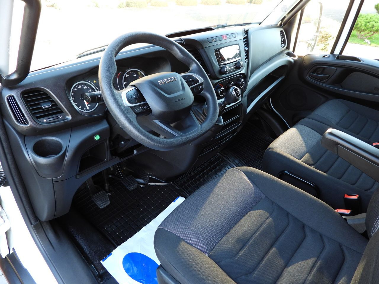 IVECO DAILY 50C16 TARPAULIN 10 PALLETS CRUISE CONTROL TWIN WHEELS AIR CONDITIONING 160HP - Kamioncine me tendë: foto 2 IVECO DAILY 50C16 TARPAULIN 10 PALLETS CRUISE CONTROL TWIN WHEELS AIR CONDITIONING 160HP - Kamioncine me tendë: foto 2