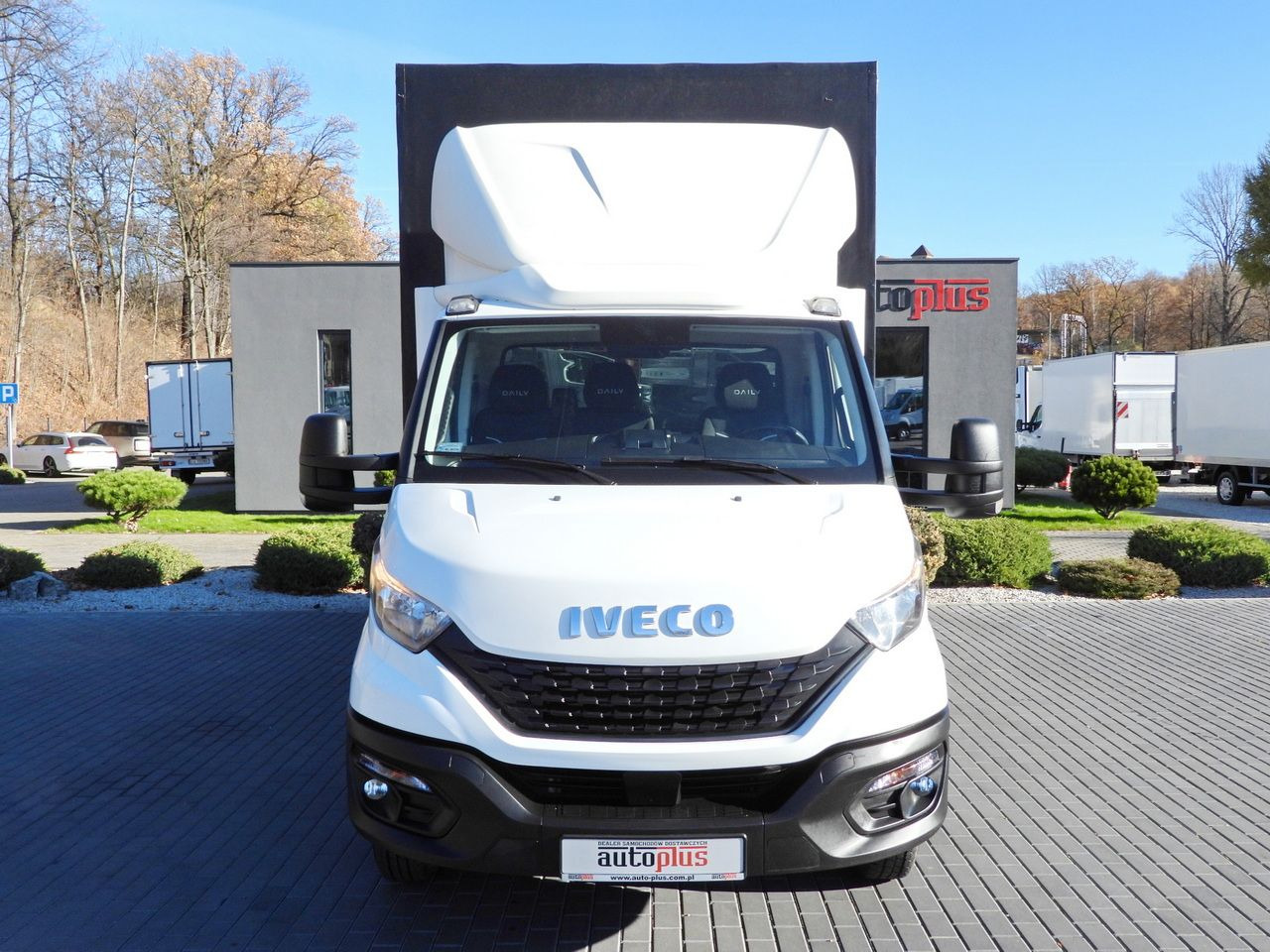 IVECO DAILY 50C17 TARPAULIN 10 PALLETS CRUISE CONTROL TWIN WHEELS AIR CONDITIONING 180HP - Kamioncine me tendë: foto 5 IVECO DAILY 50C17 TARPAULIN 10 PALLETS CRUISE CONTROL TWIN WHEELS AIR CONDITIONING 180HP - Kamioncine me tendë: foto 5