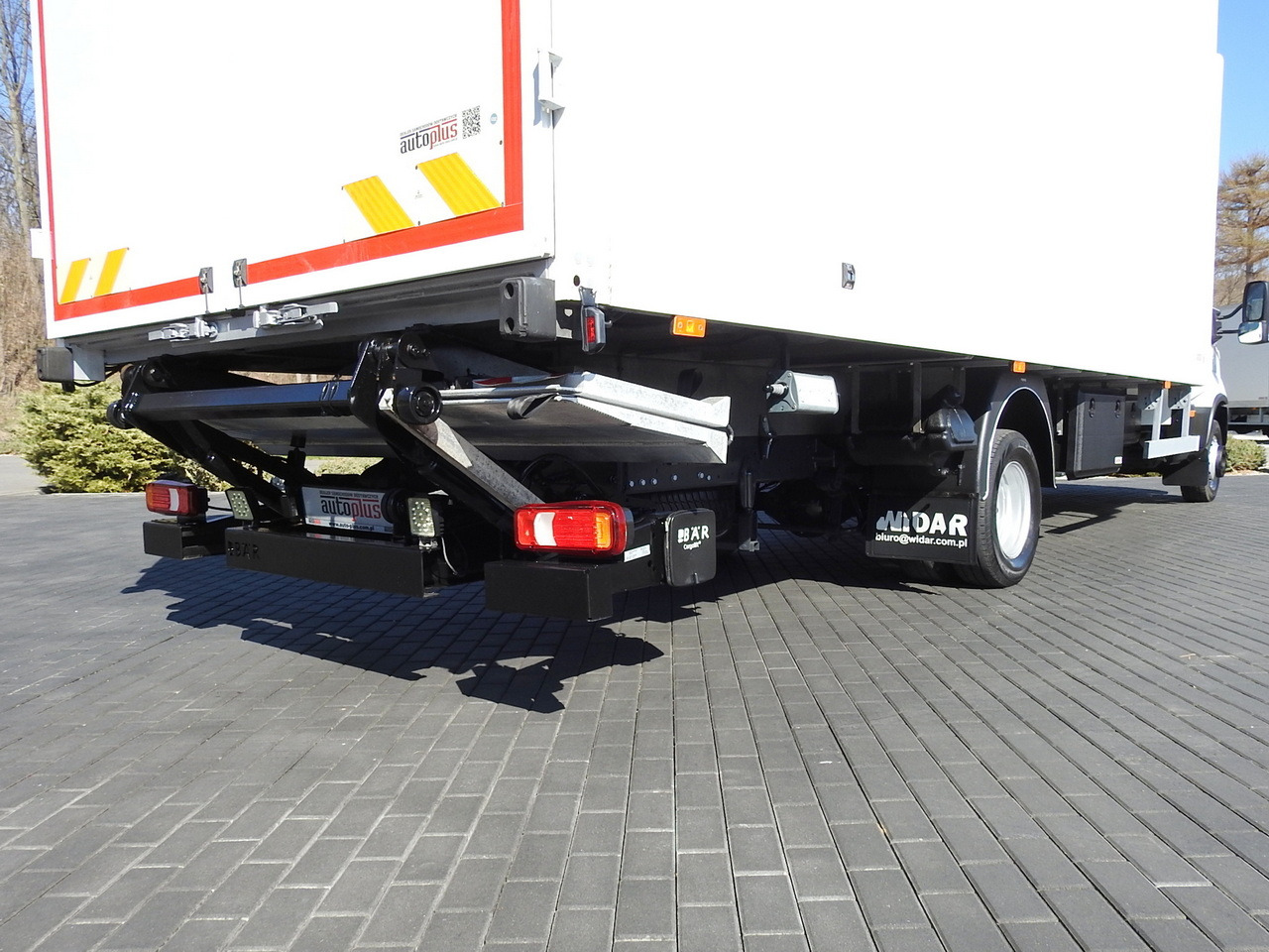 Kamioncine me kontinier IVECO DAILY 70C18 BOX LIFT 14 PALLETS WEBASTO CRUISE CONTROL NAVIGATION LED LIGHTS TWIN WHEELS AIR CONDITIONING  180HP: foto 30