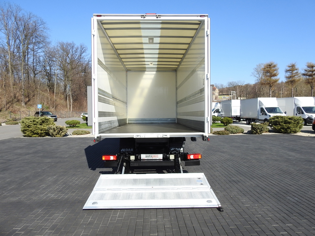 Kamioncine me kontinier IVECO DAILY 70C18 BOX LIFT 14 PALLETS WEBASTO CRUISE CONTROL NAVIGATION LED LIGHTS TWIN WHEELS AIR CONDITIONING  180HP: foto 11