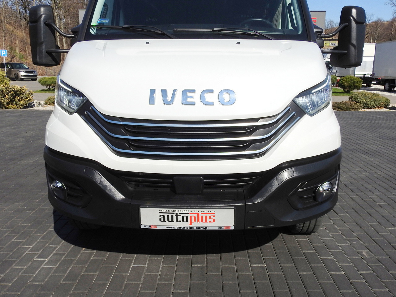 Kamioncine me kontinier IVECO DAILY 70C18 BOX LIFT 14 PALLETS WEBASTO CRUISE CONTROL NAVIGATION LED LIGHTS TWIN WHEELS AIR CONDITIONING  180HP: foto 16