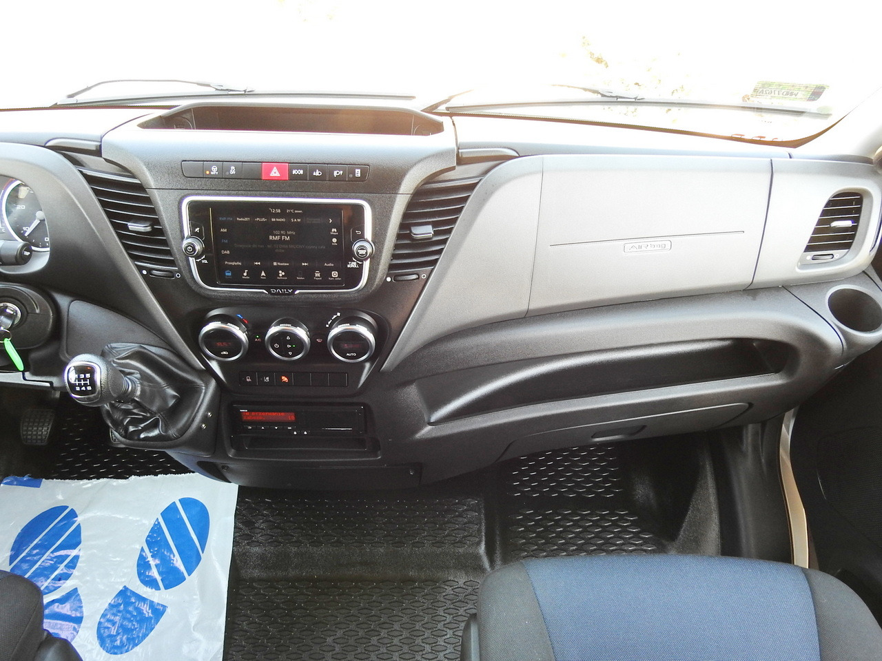 Kamioncine me kontinier IVECO DAILY 70C18 BOX LIFT 14 PALLETS WEBASTO CRUISE CONTROL NAVIGATION LED LIGHTS TWIN WHEELS AIR CONDITIONING  180HP: foto 39