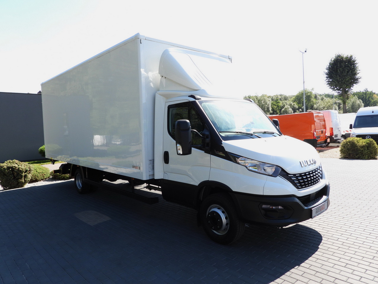 IVECO DAILY 72C18 LIFT 14 PALLETS CRUISE CONTROL PNEUMATICS AUTOMATIC TRANSMISSION HI-MATIC TWIN WHEELS AIR CONDITIONING 180HP - Kamioncine me kontinier: foto 4 IVECO DAILY 72C18 LIFT 14 PALLETS CRUISE CONTROL PNEUMATICS AUTOMATIC TRANSMISSION HI-MATIC TWIN WHEELS AIR CONDITIONING 180HP - Kamioncine me kontinier: foto 4