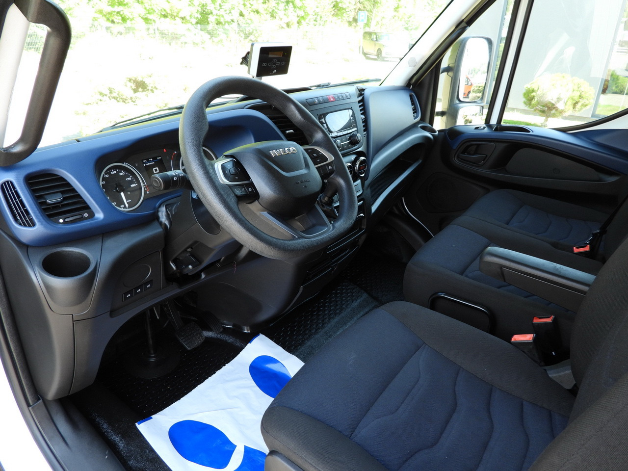 IVECO DAILY 72C18 LIFT 14 PALLETS CRUISE CONTROL PNEUMATICS AUTOMATIC TRANSMISSION HI-MATIC TWIN WHEELS AIR CONDITIONING 180HP - Kamioncine me kontinier: foto 2 IVECO DAILY 72C18 LIFT 14 PALLETS CRUISE CONTROL PNEUMATICS AUTOMATIC TRANSMISSION HI-MATIC TWIN WHEELS AIR CONDITIONING 180HP - Kamioncine me kontinier: foto 2