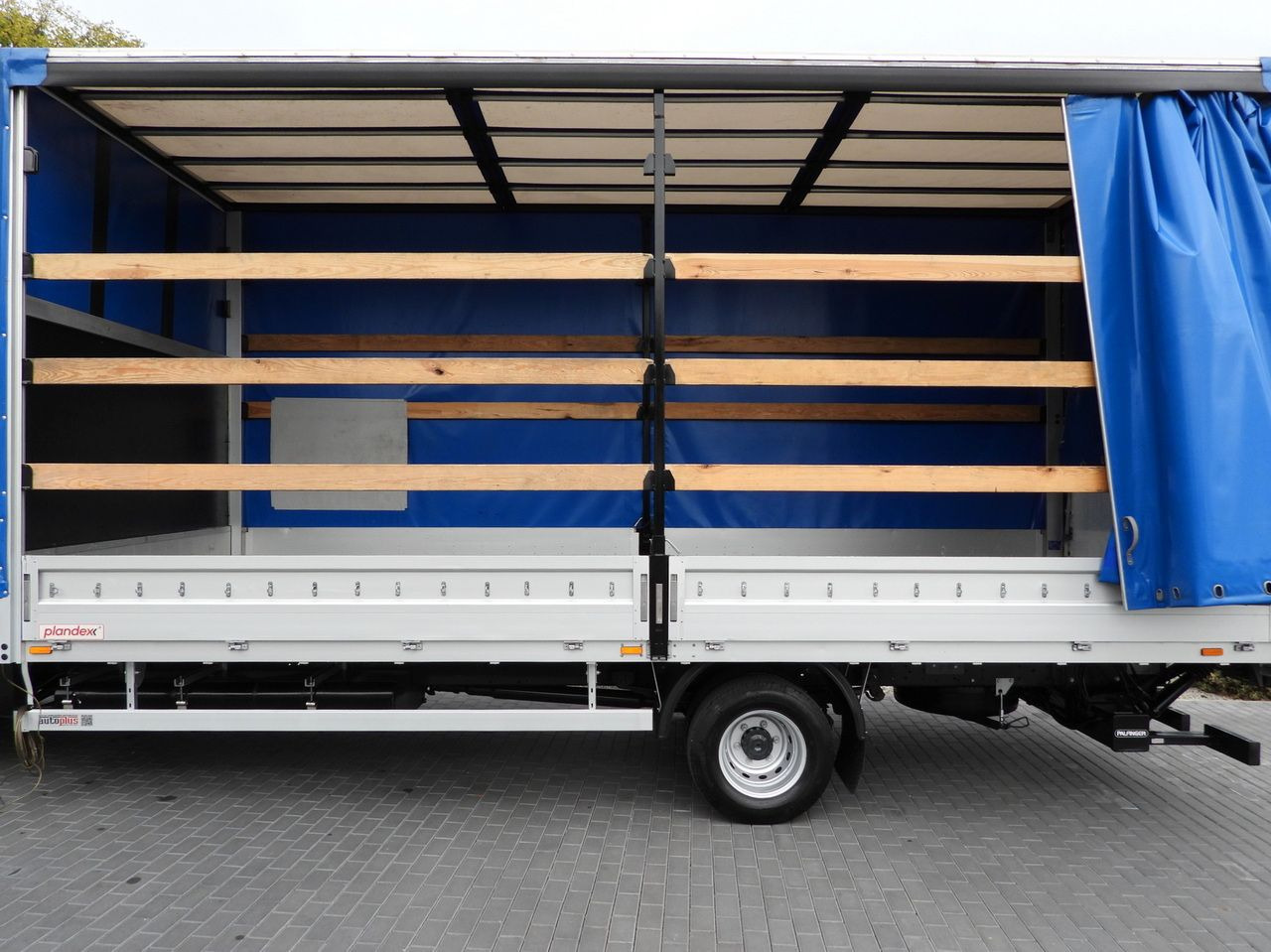 Kamion me tendë IVECO DAILY 72C18 TARPAULIN LIFT 14 PALLETS WEBASTO CRUISE CONTROL LED LIGHTS TWIN WHEELS AIR CONDITIONING  180HP: foto 30