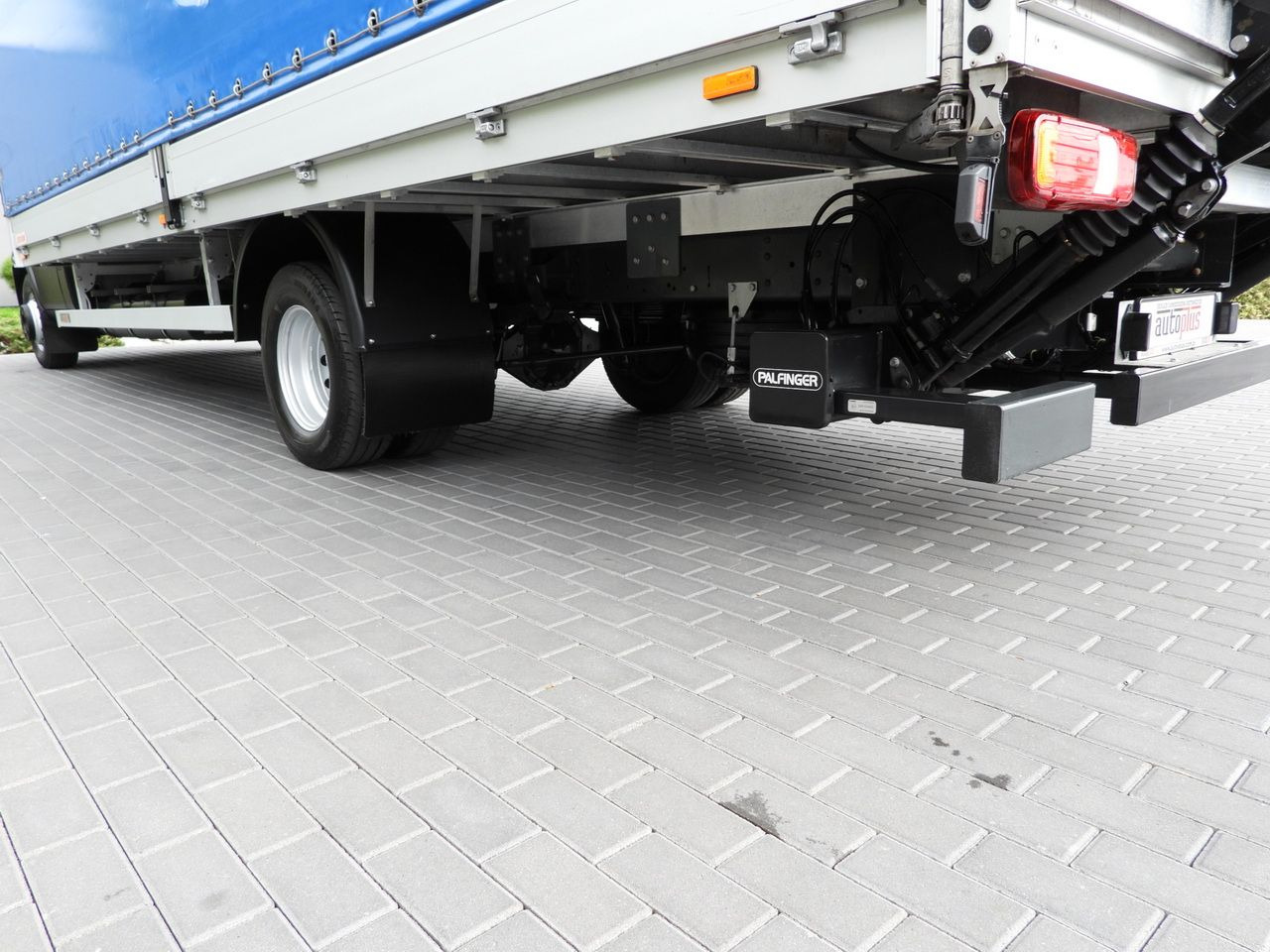 Kamion me tendë IVECO DAILY 72C18 TARPAULIN LIFT 14 PALLETS WEBASTO CRUISE CONTROL LED LIGHTS TWIN WHEELS AIR CONDITIONING  180HP: foto 17