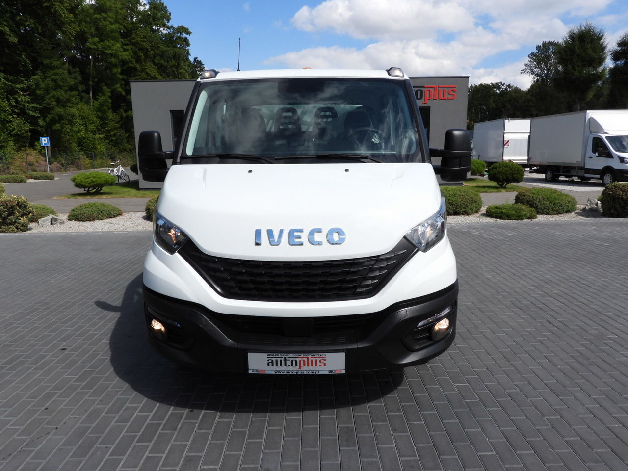 IVECO DAILY 35C16 TIPPER DOUBLE CABIN DOKA 6 SEATS CRUISE CONTROL NAVIGATION TWIN WHEELS AIR CONDITIONING 160HP - Kamioncine: foto 5 IVECO DAILY 35C16 TIPPER DOUBLE CABIN DOKA 6 SEATS CRUISE CONTROL NAVIGATION TWIN WHEELS AIR CONDITIONING 160HP - Kamioncine: foto 5