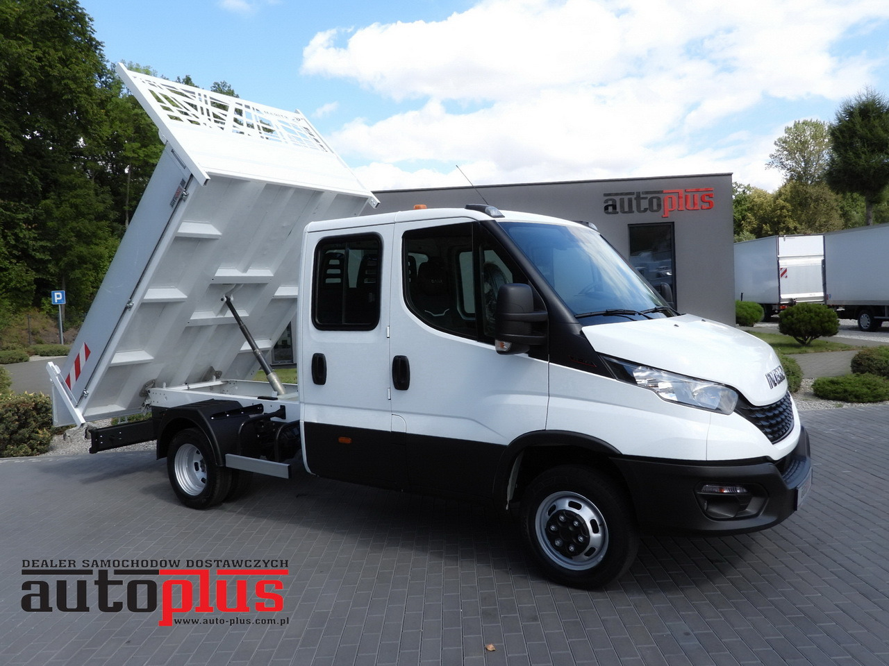 IVECO DAILY 35C16 TIPPER DOUBLE CABIN DOKA 6 SEATS CRUISE CONTROL NAVIGATION TWIN WHEELS AIR CONDITIONING 160HP - Kamioncine: foto 1 IVECO DAILY 35C16 TIPPER DOUBLE CABIN DOKA 6 SEATS CRUISE CONTROL NAVIGATION TWIN WHEELS AIR CONDITIONING 160HP - Kamioncine: foto 1