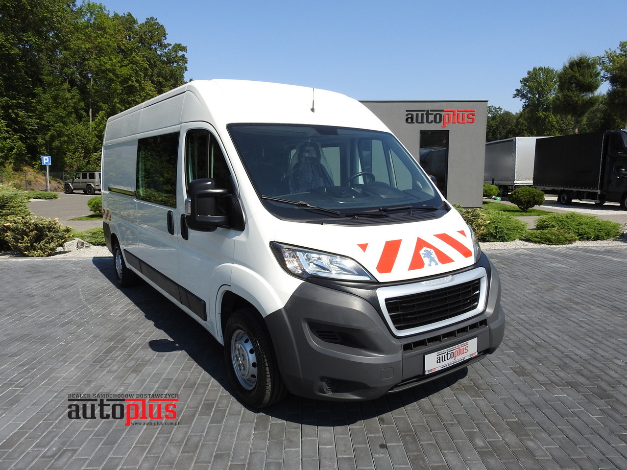 PEUGEOT BOXER BOX DELIVERY VAN 7 SEATS 110HP - Kamioncine: foto 1 PEUGEOT BOXER BOX DELIVERY VAN 7 SEATS 110HP - Kamioncine: foto 1