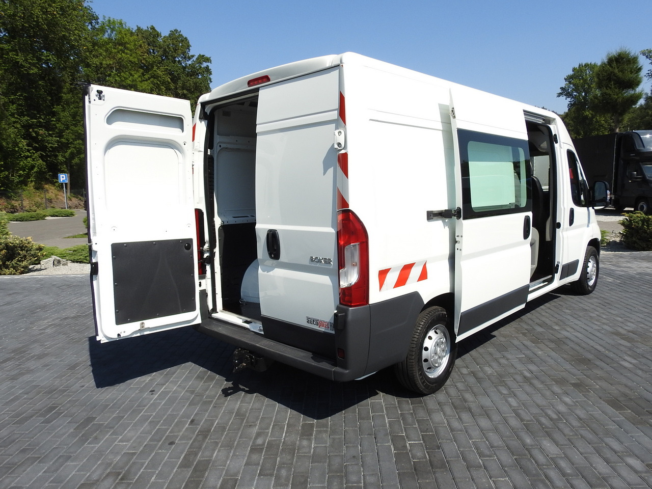 PEUGEOT BOXER BOX DELIVERY VAN 7 SEATS 110HP - Kamioncine: foto 3 PEUGEOT BOXER BOX DELIVERY VAN 7 SEATS 110HP - Kamioncine: foto 3
