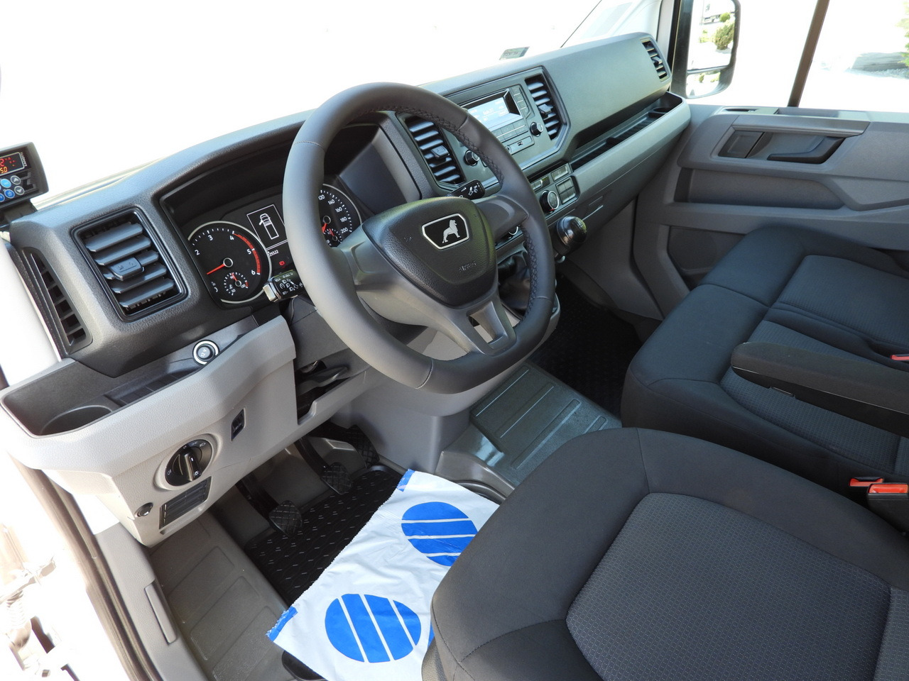 MAN TGE 3.140 REGRIGERATOR BOX -1*C 8 PALLETS HEATING FUNCTION CRUISE CONTROL PNEUMATICS AIR CONDITIONING 140HP - Furgon frigorifer: foto 2 MAN TGE 3.140 REGRIGERATOR BOX -1*C 8 PALLETS HEATING FUNCTION CRUISE CONTROL PNEUMATICS AIR CONDITIONING 140HP - Furgon frigorifer: foto 2