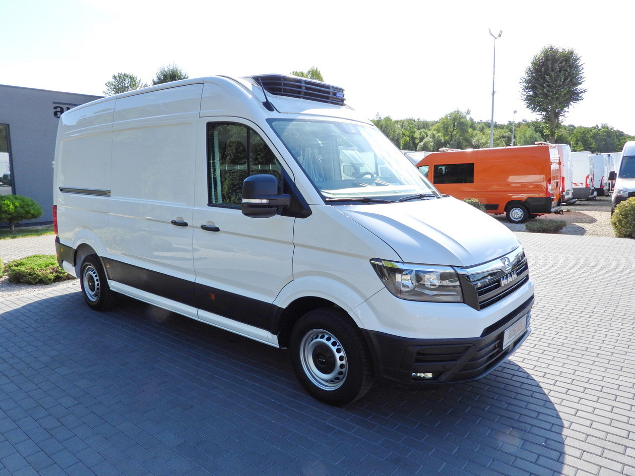 MAN TGE REFRIGERATOR VAN -5*C POWER SUPPLY 230V CRUISE CONTROL AUTOMATIC TRANSMISSION AIR CONDITIONING 180HP - Furgon frigorifer: foto 4 MAN TGE REFRIGERATOR VAN -5*C POWER SUPPLY 230V CRUISE CONTROL AUTOMATIC TRANSMISSION AIR CONDITIONING 180HP - Furgon frigorifer: foto 4