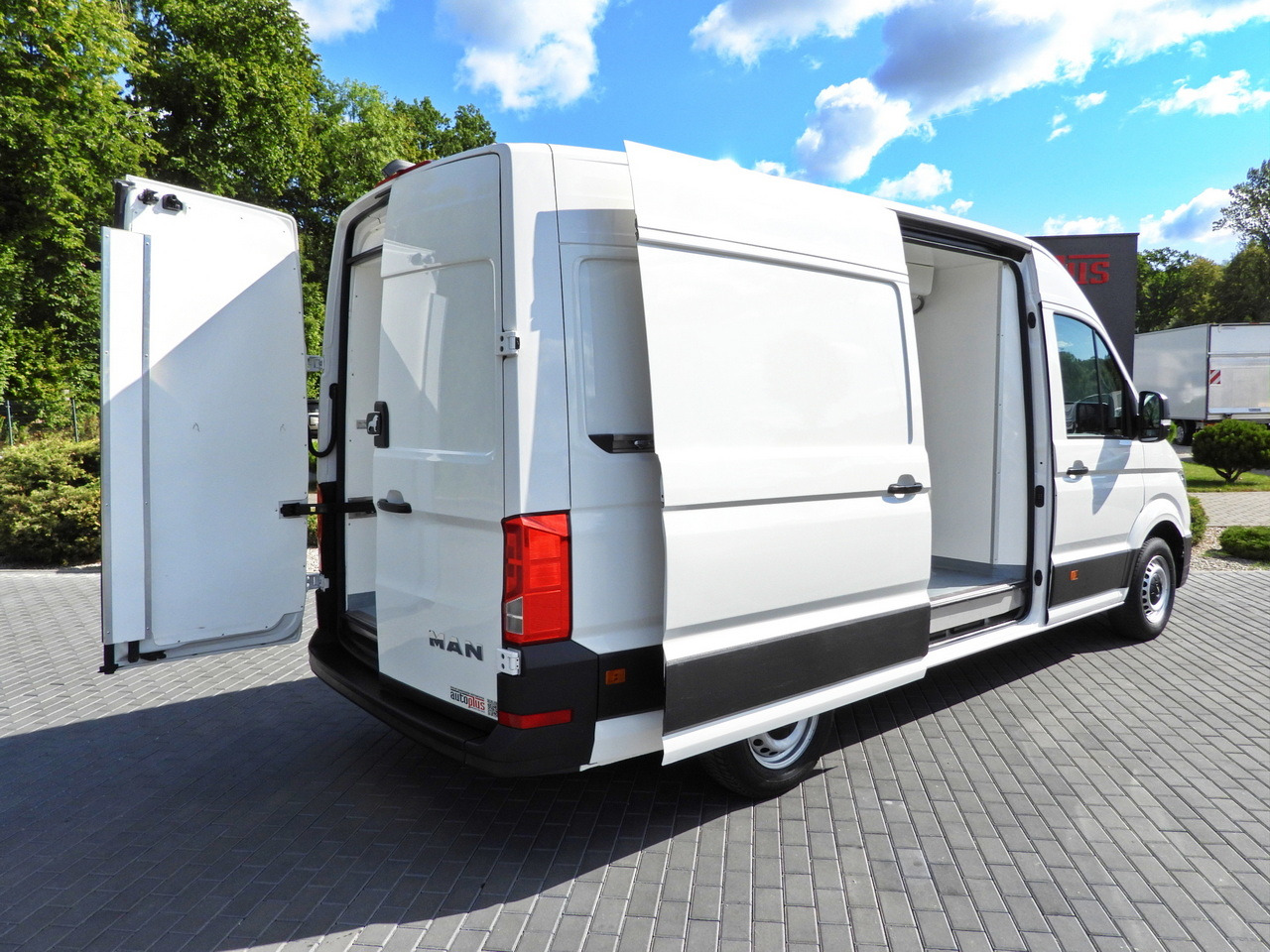 MAN TGE REFRIGERATOR VAN -5*C POWER SUPPLY 230V CRUISE CONTROL AUTOMATIC TRANSMISSION AIR CONDITIONING 180HP - Furgon frigorifer: foto 3 MAN TGE REFRIGERATOR VAN -5*C POWER SUPPLY 230V CRUISE CONTROL AUTOMATIC TRANSMISSION AIR CONDITIONING 180HP - Furgon frigorifer: foto 3