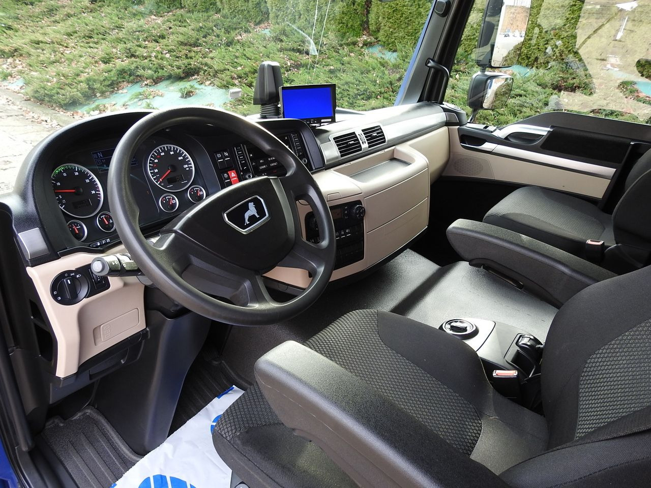 MAN TGL 12.220 BOX LIFT 18 PALLETS CRUISE CONTROLAIR CONDITIONING PNEUMATICS AUTOMATIC TWIN WHEELS 220HP - Kamioncine me kontinier: foto 2 MAN TGL 12.220 BOX LIFT 18 PALLETS CRUISE CONTROLAIR CONDITIONING PNEUMATICS AUTOMATIC TWIN WHEELS 220HP - Kamioncine me kontinier: foto 2