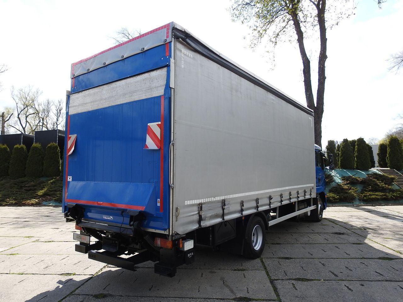 MAN TGM 15.290 TARPAULIN LIFT 18 PALLETS CRUISE CONTROL TWIN WHEELS AIR CONDITIONING 290HP - Kamioncine me tendë: foto 3 MAN TGM 15.290 TARPAULIN LIFT 18 PALLETS CRUISE CONTROL TWIN WHEELS AIR CONDITIONING 290HP - Kamioncine me tendë: foto 3