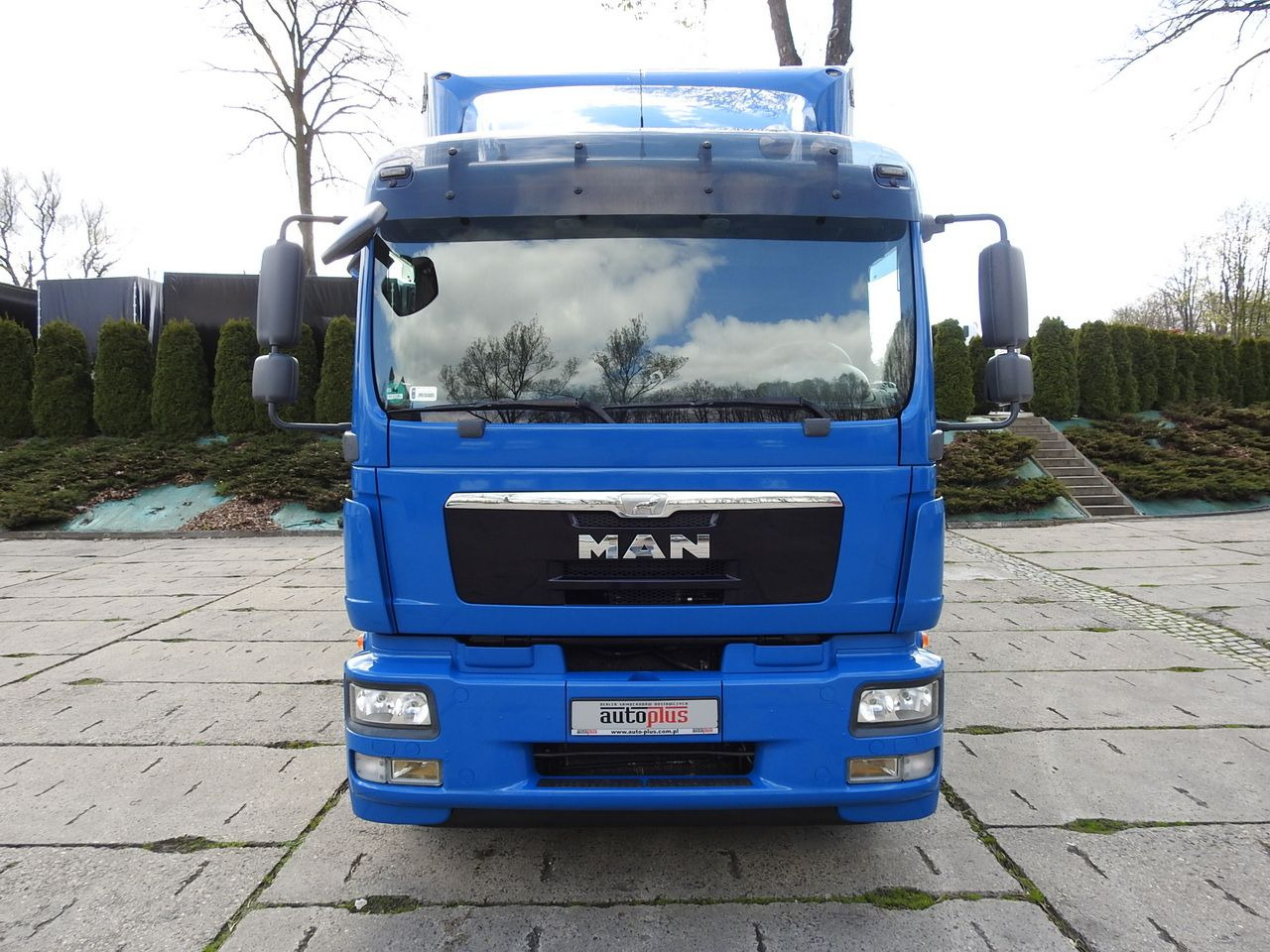 MAN TGM 15.290 TARPAULIN LIFT 18 PALLETS CRUISE CONTROL TWIN WHEELS AIR CONDITIONING 290HP - Kamioncine me tendë: foto 5 MAN TGM 15.290 TARPAULIN LIFT 18 PALLETS CRUISE CONTROL TWIN WHEELS AIR CONDITIONING 290HP - Kamioncine me tendë: foto 5