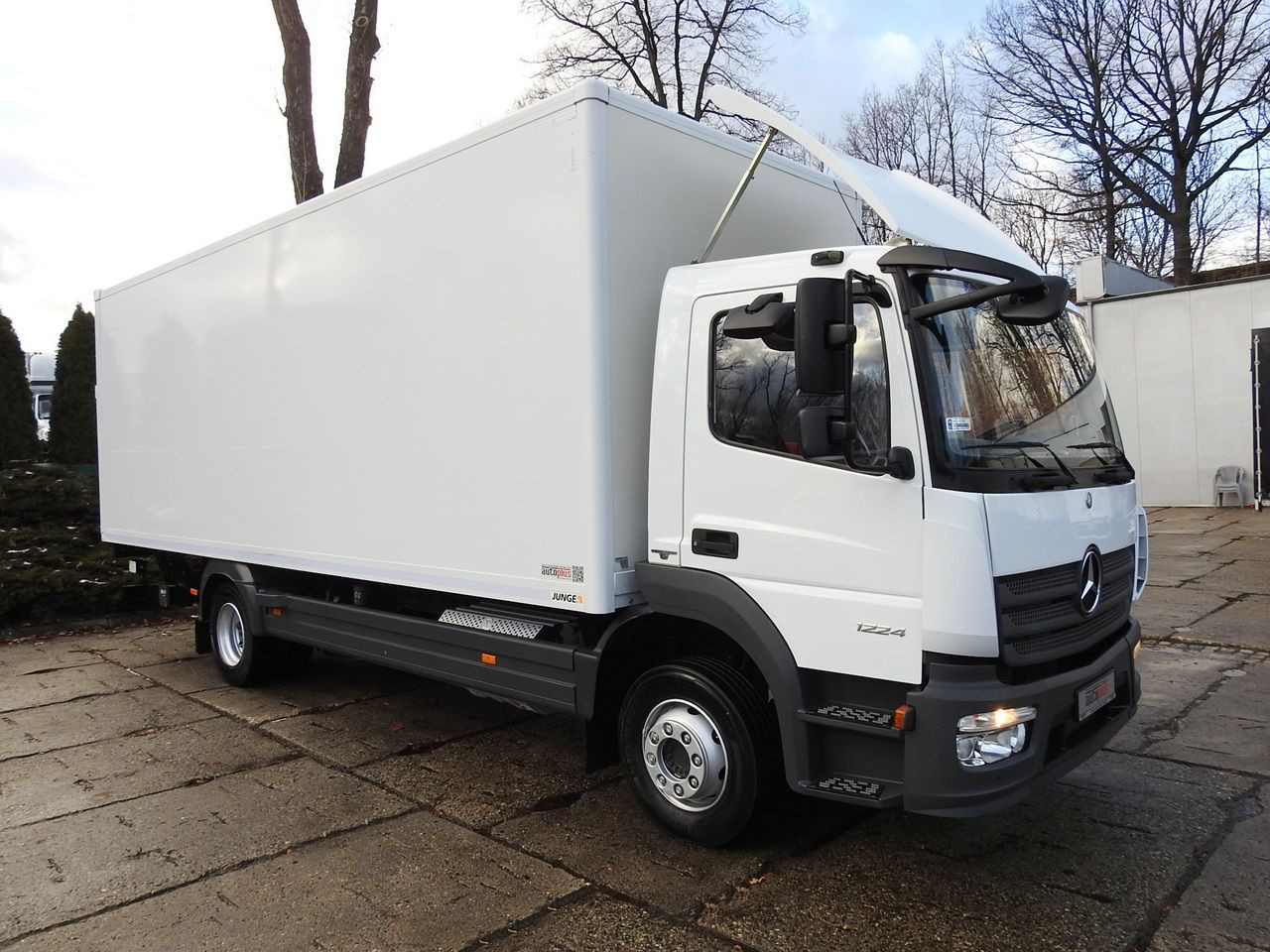 MERCEDES ATEGO 12.24 BOX LIFT 18 PALLETS CRUISE CONTROL AUTOMATIC TRANSMISSION TWIN WHEELS AIR CONDITIONING 240HP - Kamioncine me kontinier: foto 4 MERCEDES ATEGO 12.24 BOX LIFT 18 PALLETS CRUISE CONTROL AUTOMATIC TRANSMISSION TWIN WHEELS AIR CONDITIONING 240HP - Kamioncine me kontinier: foto 4