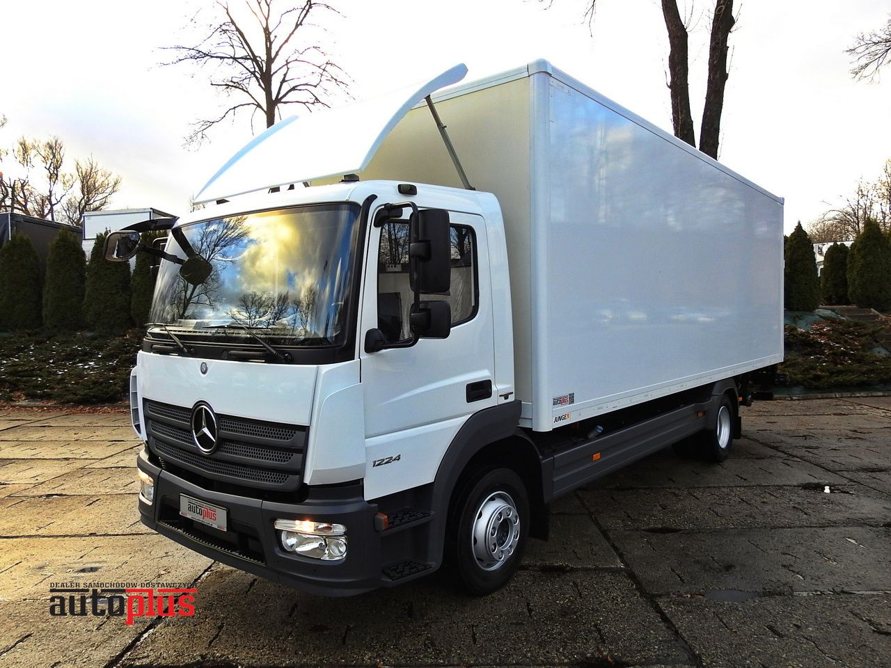 MERCEDES ATEGO 12.24 BOX LIFT 18 PALLETS CRUISE CONTROL AUTOMATIC TRANSMISSION TWIN WHEELS AIR CONDITIONING 240HP - Kamion vagonetë: foto 1 MERCEDES ATEGO 12.24 BOX LIFT 18 PALLETS CRUISE CONTROL AUTOMATIC TRANSMISSION TWIN WHEELS AIR CONDITIONING 240HP - Kamion vagonetë: foto 1