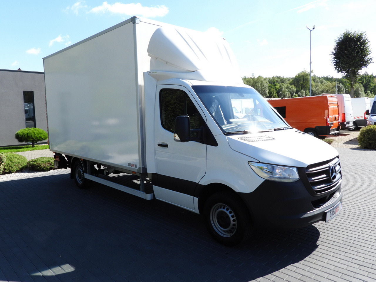 MERCEDES SPRINTER 315 BOX LIFT 8 PALLETS AIR CONDITIONING  150HP - Kamioncine me kontinier: foto 4 MERCEDES SPRINTER 315 BOX LIFT 8 PALLETS AIR CONDITIONING  150HP - Kamioncine me kontinier: foto 4