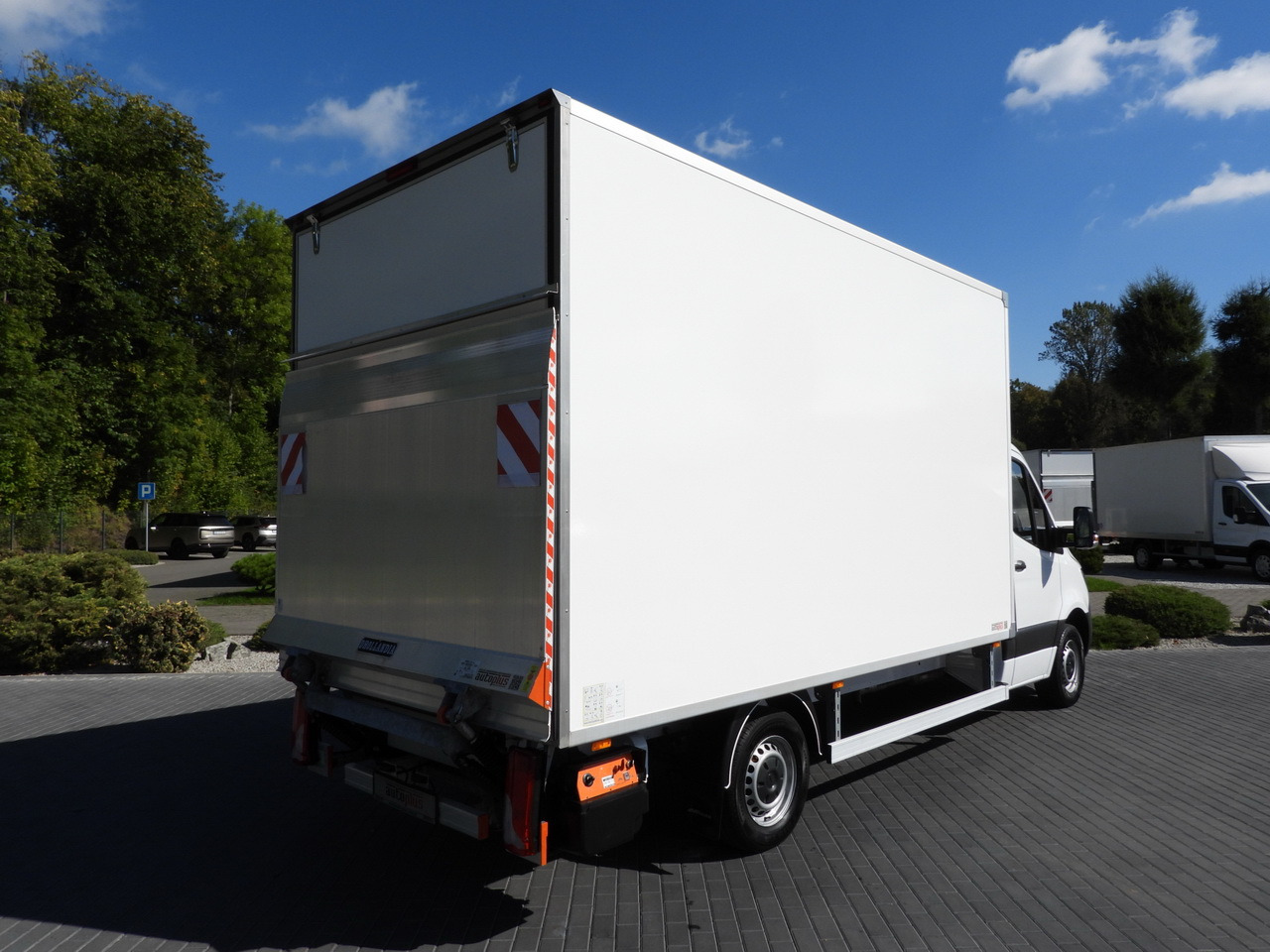 MERCEDES SPRINTER 315 BOX LIFT 8 PALLETS AIR CONDITIONING 150HP - Kamioncine me kontinier: foto 3 MERCEDES SPRINTER 315 BOX LIFT 8 PALLETS AIR CONDITIONING 150HP - Kamioncine me kontinier: foto 3
