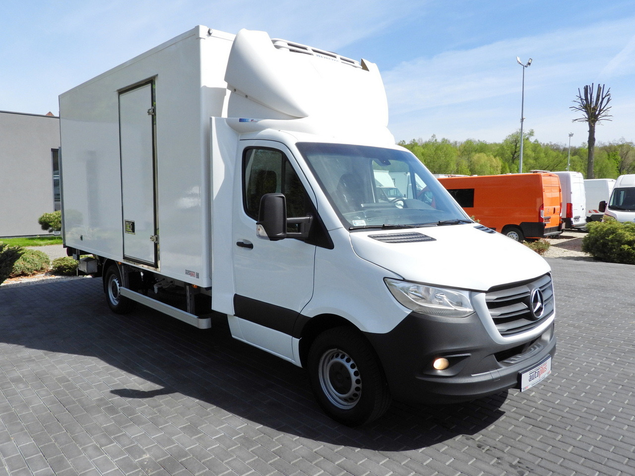 MERCEDES SPRINTER 316 REGRIGERATOR BOX 0*C LIFT 8 PALLETS CRUISE CONTROL PNEUMATICS AIR CONDITIONING 160HP - Furgon frigorifer: foto 4 MERCEDES SPRINTER 316 REGRIGERATOR BOX 0*C LIFT 8 PALLETS CRUISE CONTROL PNEUMATICS AIR CONDITIONING 160HP - Furgon frigorifer: foto 4