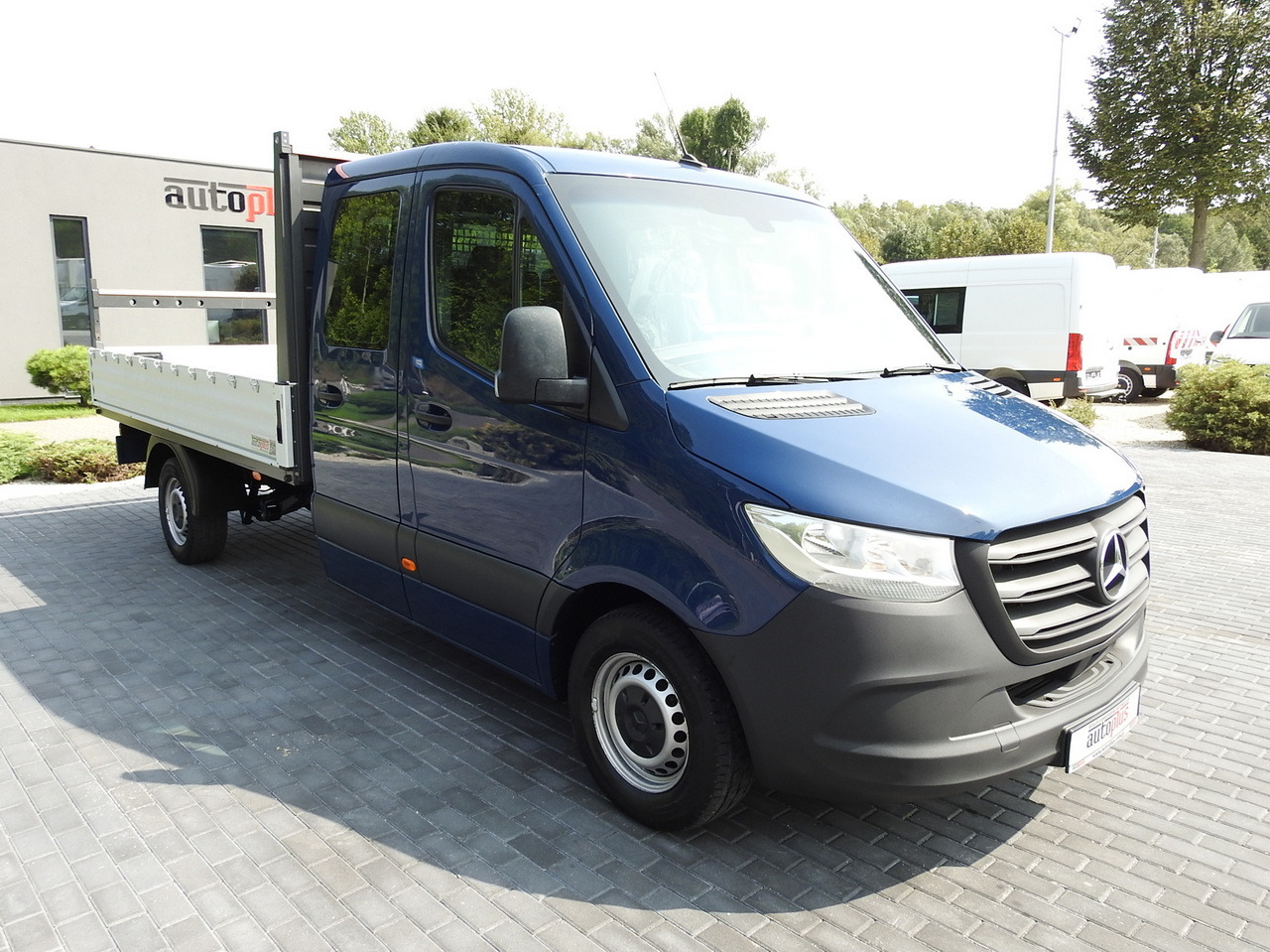 MERCEDES SPRINTER 316 STAKE BODY DOUBLE CABIN DOKA 7 SEATS AIR CONDITIONING 160HP - Kamioncine dopio kabinë: foto 4 MERCEDES SPRINTER 316 STAKE BODY DOUBLE CABIN DOKA 7 SEATS AIR CONDITIONING 160HP - Kamioncine dopio kabinë: foto 4