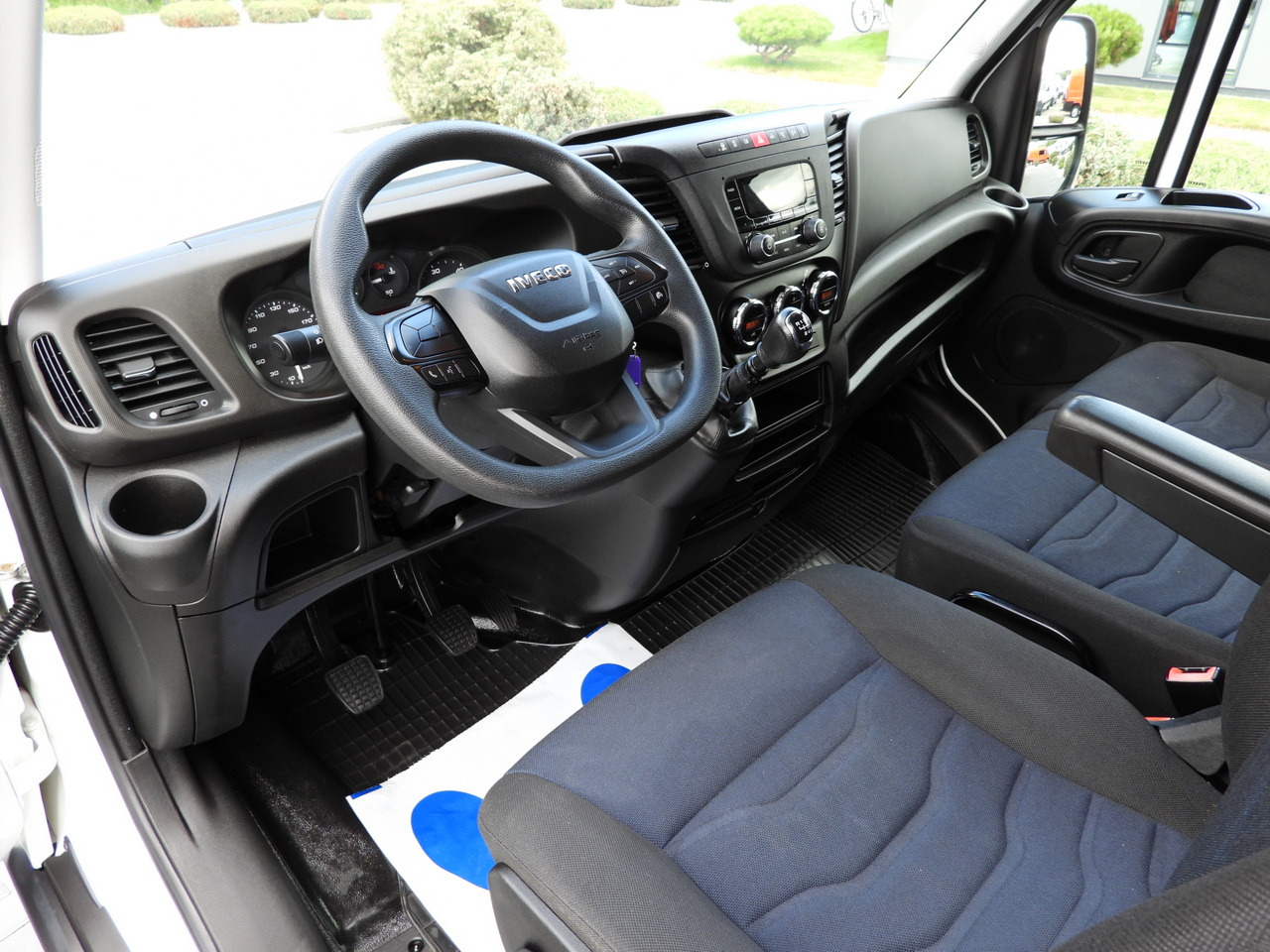 MERCEDES SPRINTER 514 BOX LIFT 8 PALLETS CRUISE CONTROL TWIN WHEELS AIR CONDITIONING 140HP - Kamioncine me kontinier: foto 2 MERCEDES SPRINTER 514 BOX LIFT 8 PALLETS CRUISE CONTROL TWIN WHEELS AIR CONDITIONING 140HP - Kamioncine me kontinier: foto 2