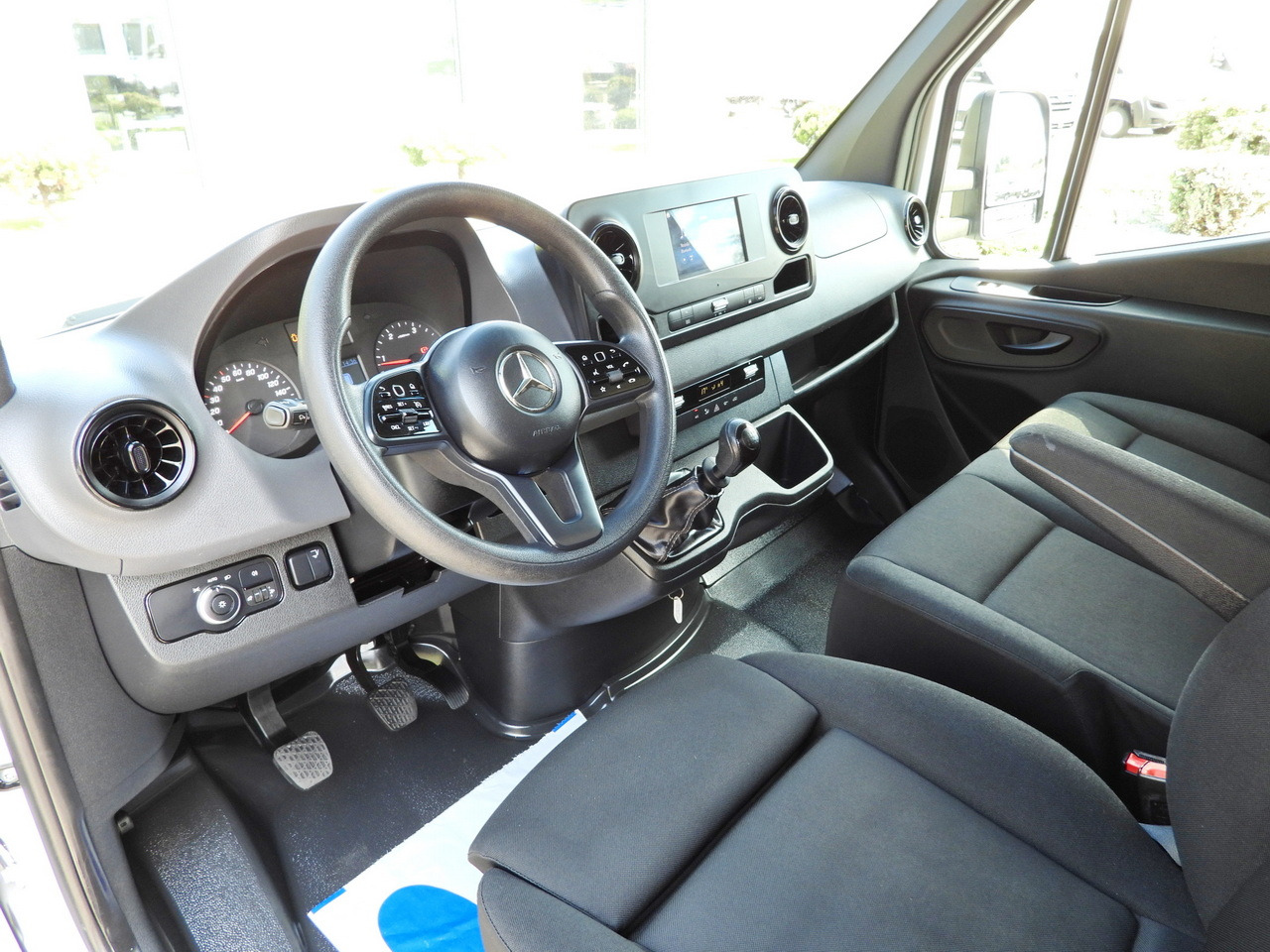 MERCEDES SPRINTER 514 BOX LIFT 8 PALLETS CRUISE CONTROL TWIN WHEELS AIR CONDITIONING 140HP - Kamioncine me kontinier: foto 2 MERCEDES SPRINTER 514 BOX LIFT 8 PALLETS CRUISE CONTROL TWIN WHEELS AIR CONDITIONING 140HP - Kamioncine me kontinier: foto 2