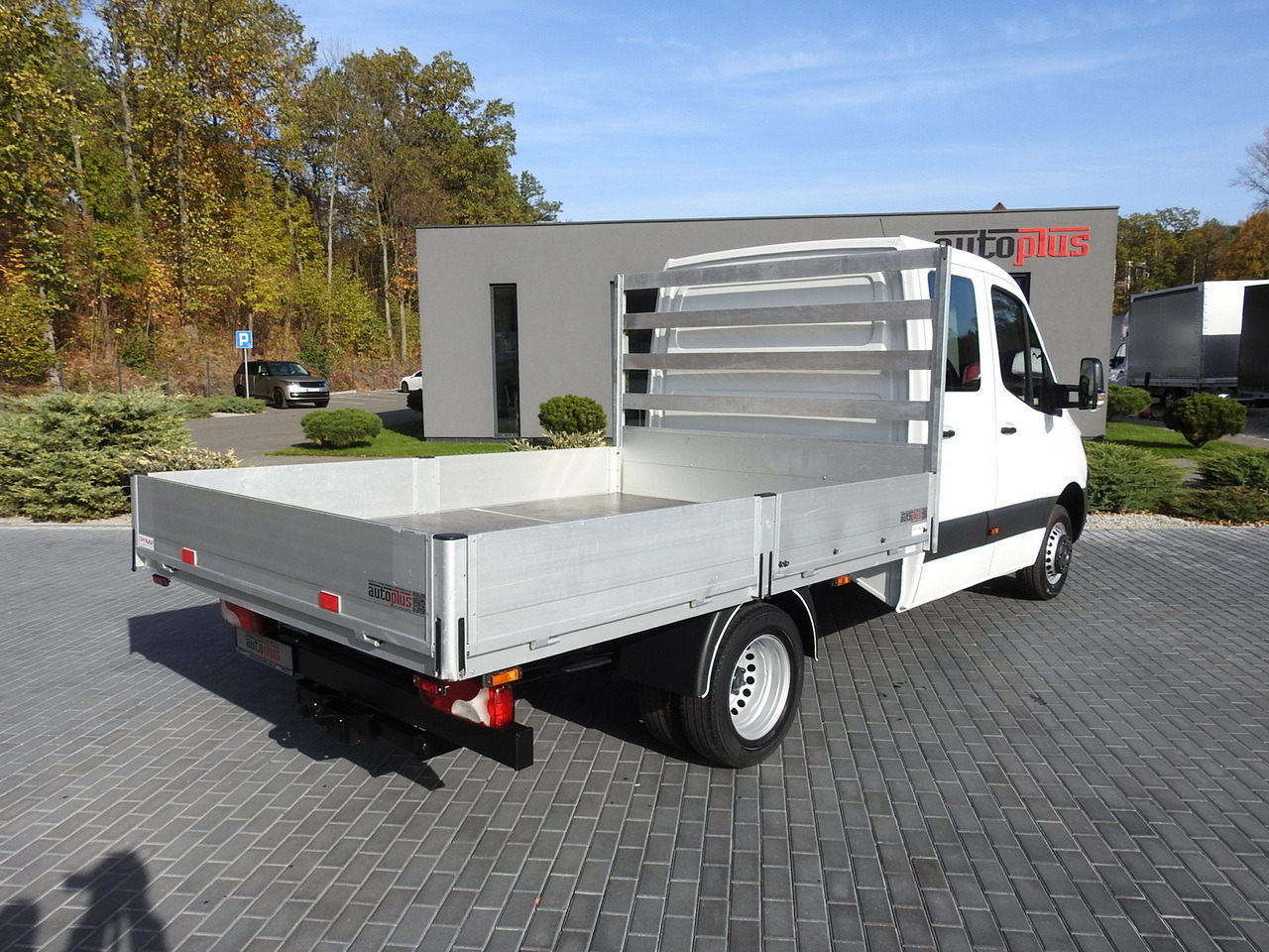 MERCEDES SPRINTER 516 STAKE BODY DOUBLE CABIN DOKA 6 SEATS CRUISE CONTROL AIR CONDITIONING TWIN WHEELS 160HP - Kamioncine dopio kabinë: foto 3 MERCEDES SPRINTER 516 STAKE BODY DOUBLE CABIN DOKA 6 SEATS CRUISE CONTROL AIR CONDITIONING TWIN WHEELS 160HP - Kamioncine dopio kabinë: foto 3