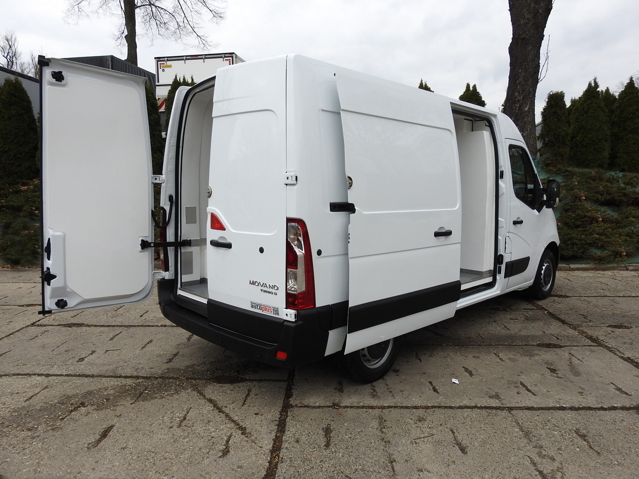 OPEL MOVANO REFRIGERATOR VAN 0*C CRUISE CONTROL NAVIGATION AIR CONDITIONING LED LIGHTS 136HP - Furgon frigorifer: foto 3 OPEL MOVANO REFRIGERATOR VAN 0*C CRUISE CONTROL NAVIGATION AIR CONDITIONING LED LIGHTS 136HP - Furgon frigorifer: foto 3