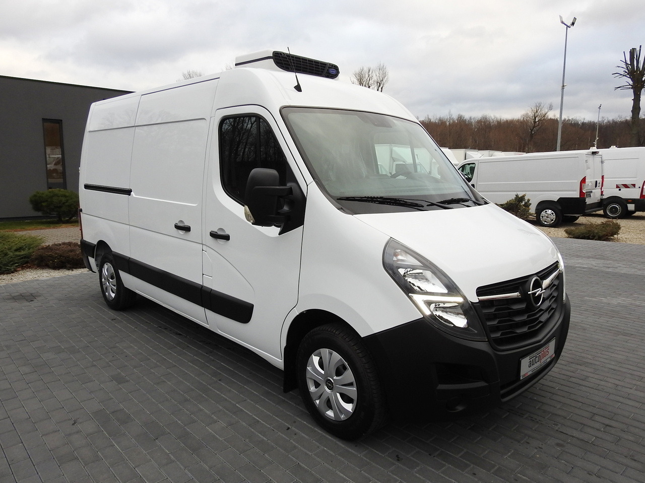 OPEL MOVANO REFRIGERATOR VAN 0*C CRUISE CONTROL NAVIGATION AIR CONDITIONING LED LIGHTS 150HP - Furgon frigorifer: foto 4 OPEL MOVANO REFRIGERATOR VAN 0*C CRUISE CONTROL NAVIGATION AIR CONDITIONING LED LIGHTS 150HP - Furgon frigorifer: foto 4
